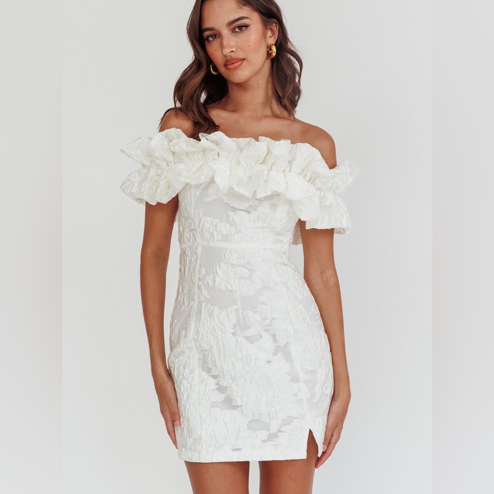 SELFIE LESLIE MEMOIRE OFF-SHOULDER TEXTURED MINI DRESS WHITE